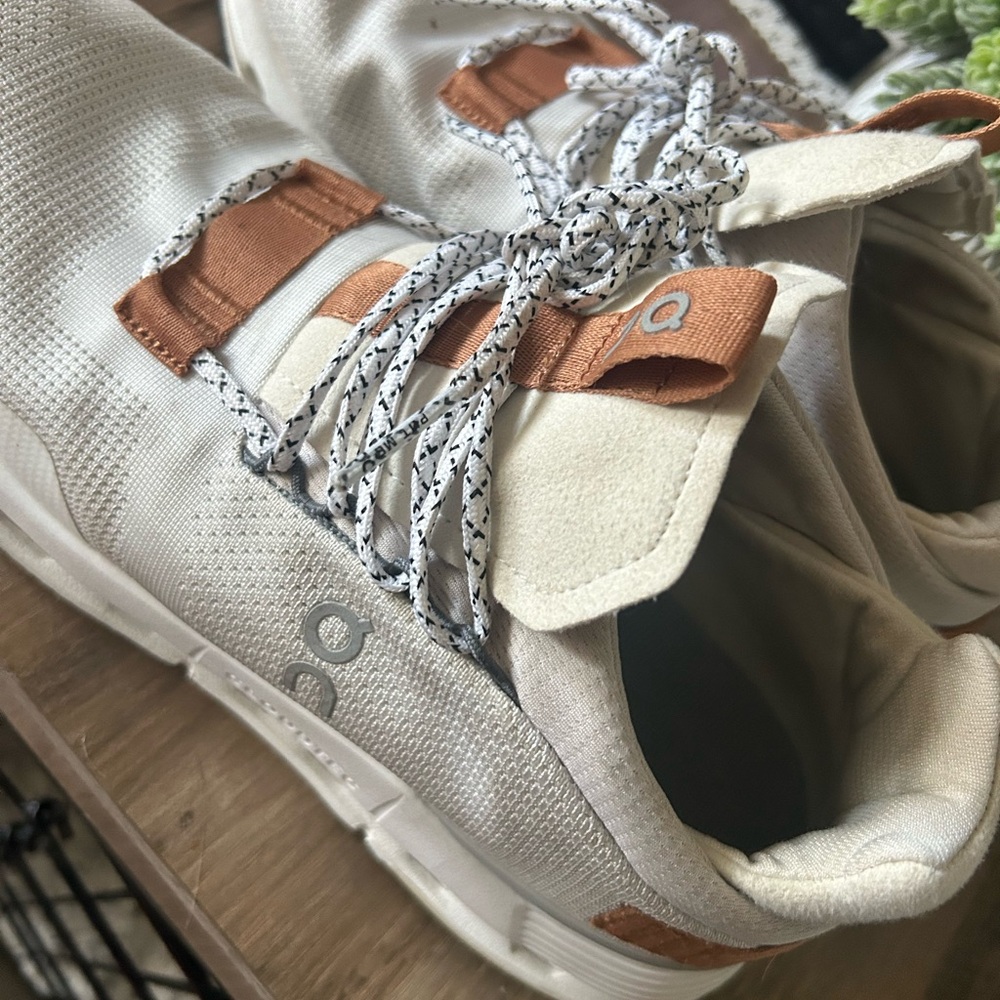 On cloud cloud nova men’s size 8